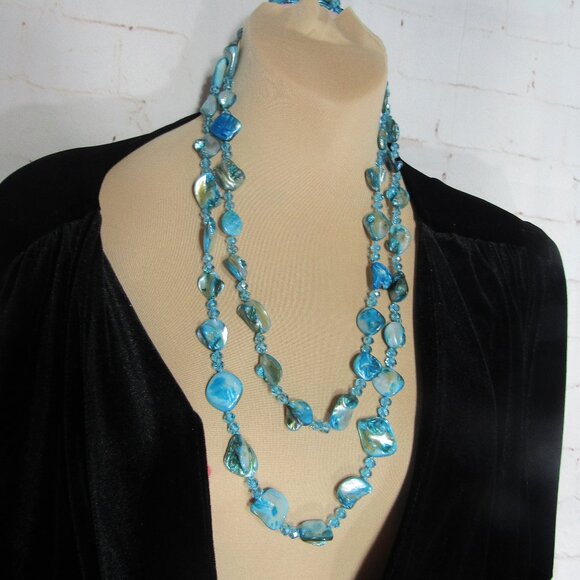 SEA SHELLS AND STONES LONG BLUE NECKLACE BUNDLE IN MY CLOSET - Picture 3 of 10